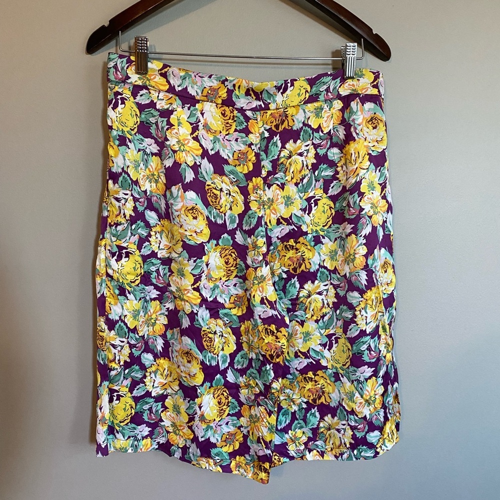 Zara Bermuda Shorts Floral Satin Feel Pleated Side Pockets Purple Yellow Size L - Picture 6 of 9